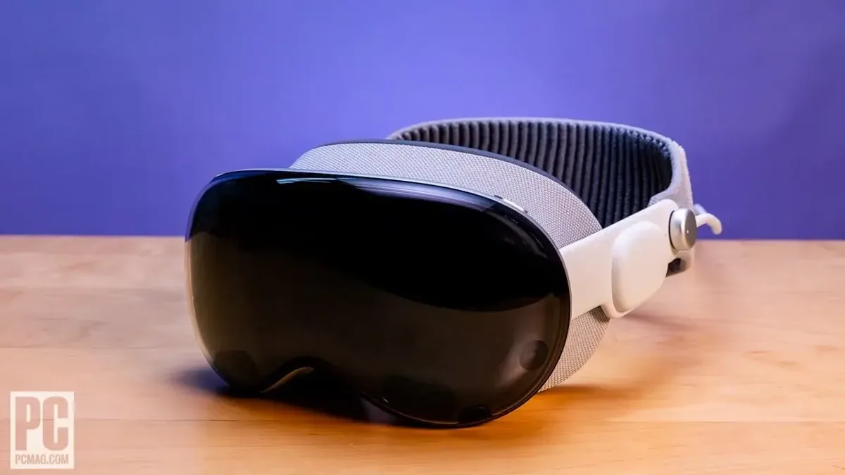 Apple Cuts Jobs in Vision Pro and Siri Teams Amid Sales Challenges